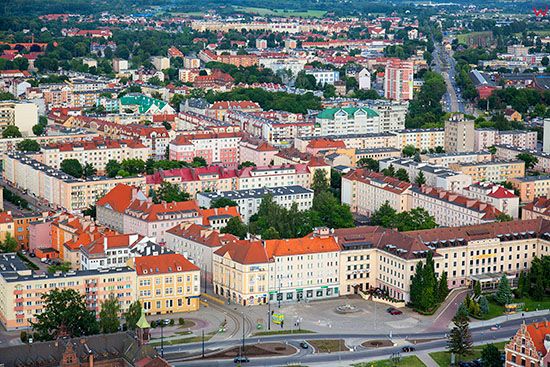 Elblag, panorama na Plac Slowianski z hotelem Arbiter. EU, Pl, Warm-Maz.